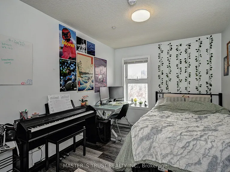 81 Columbia St W #12 — Photo 29