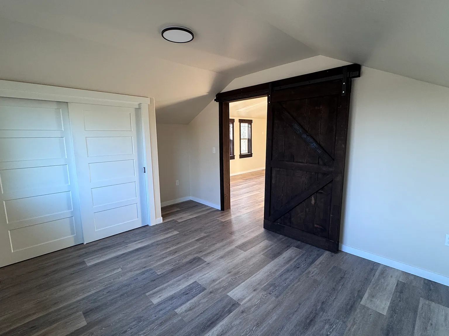 W Linn Rd, Eagle Point — Photo 2