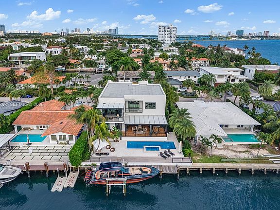 3rd image of 1970 NE 119th Rd