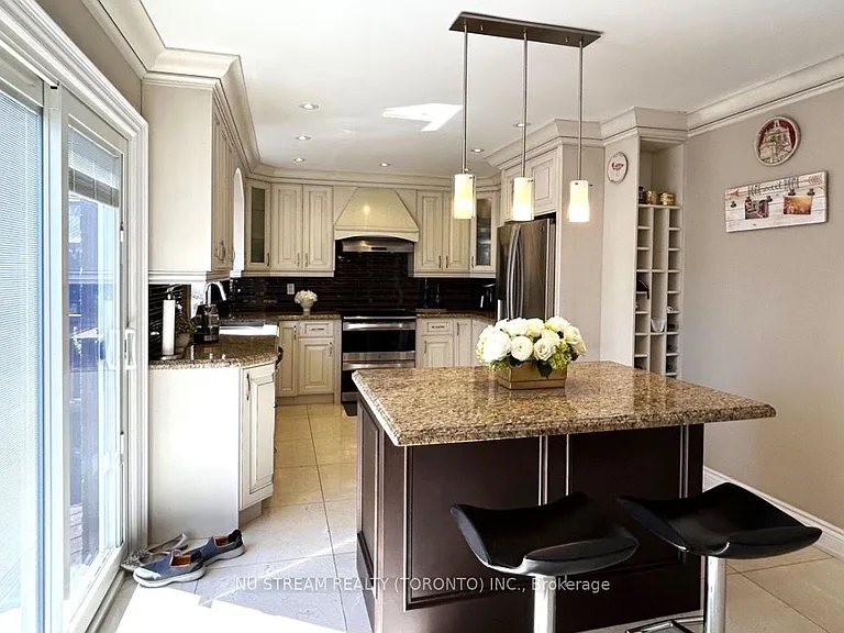 31 Ashfield Dr — Photo 10