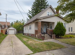 18627 Chickasaw Ave, Cleveland, OH 44119