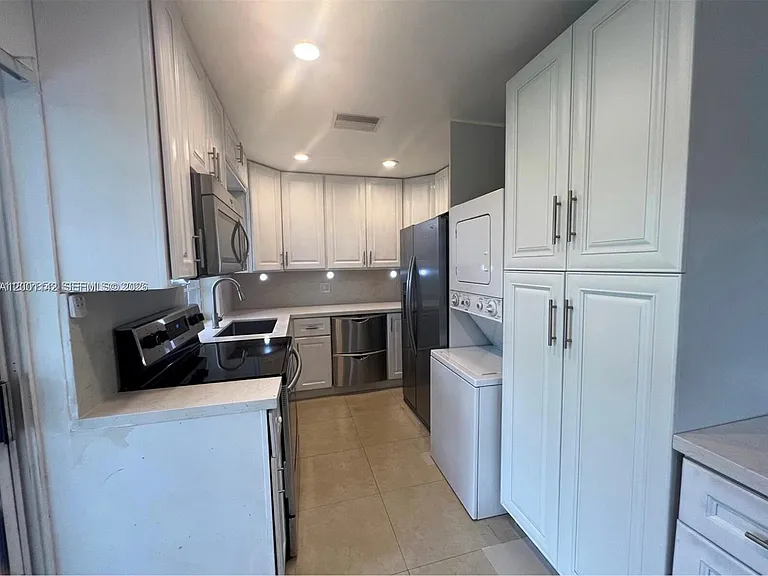 1544 Springside Dr — Photo 2