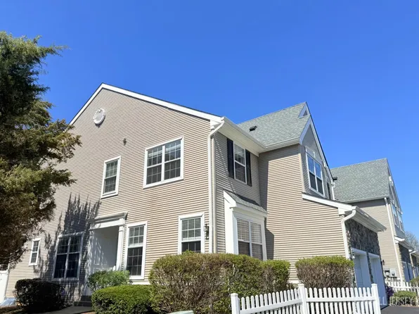 701 Dahlia Cir, Dayton, NJ 08810