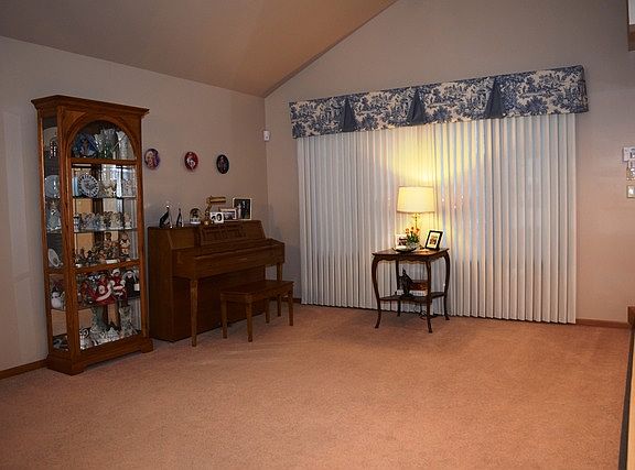5th image of 8312 Tanbark Dr