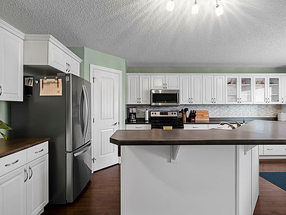 3rd image of 1134 35a Ave NW