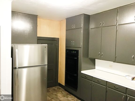 5th image of 801 A Ave E
