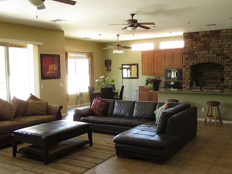 8628 S 21st Pl — Photo 4