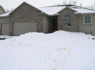 9064 Whispering Oaks Trl, Shakopee, MN 55379