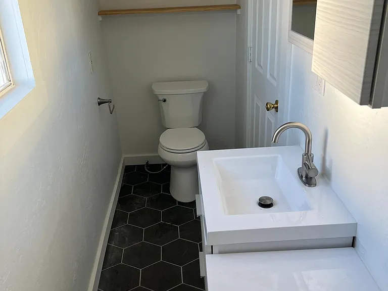 720 N 9th Ave — Photo 7
