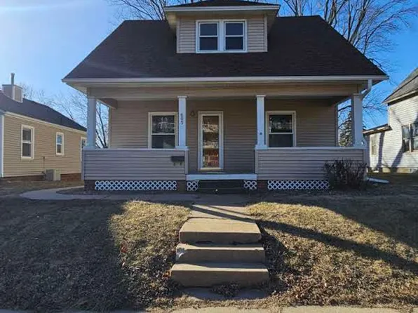 605 E 2nd St, Pella, IA 50219