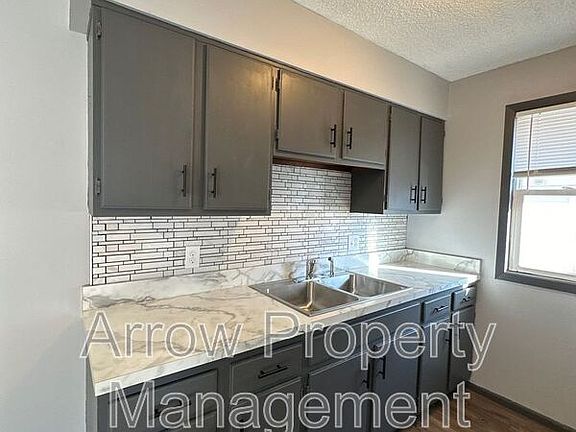 4th image of 2100 Garfield St #10