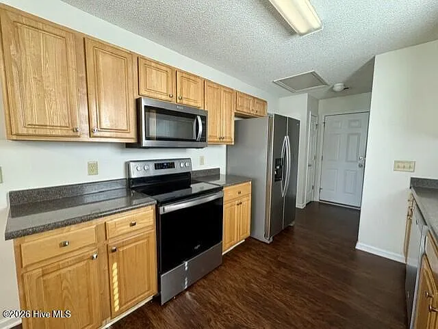 3 bed, 2.0 bath, $2,100 — Photo 3