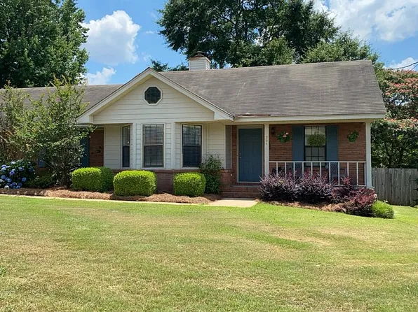 305 Camellia Dr, Prattville, AL 36067