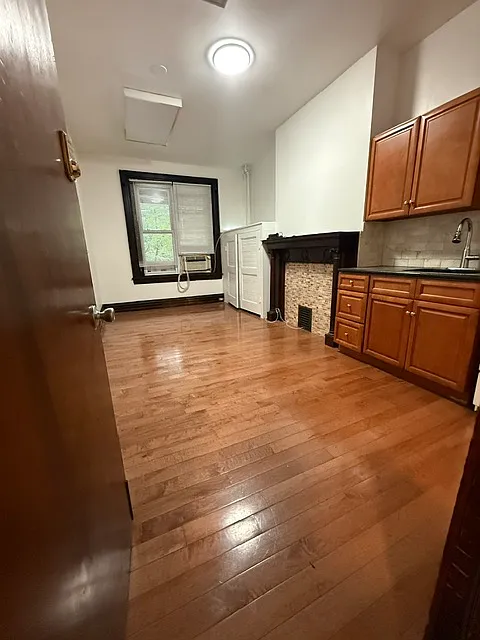 Studio, 450 sqft, $915 — Photo 4