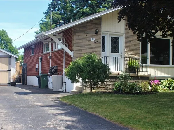 11 Carwyn Cres, Hamilton, ON L8S 3H3