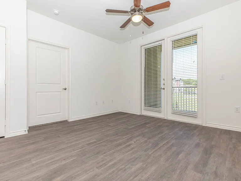 McKinney Falls Apartments — Photo 44