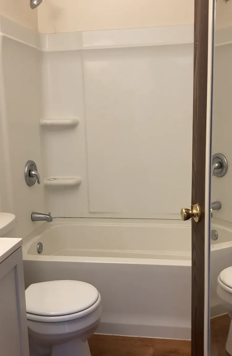 3 bed, $1,140 — Photo 2