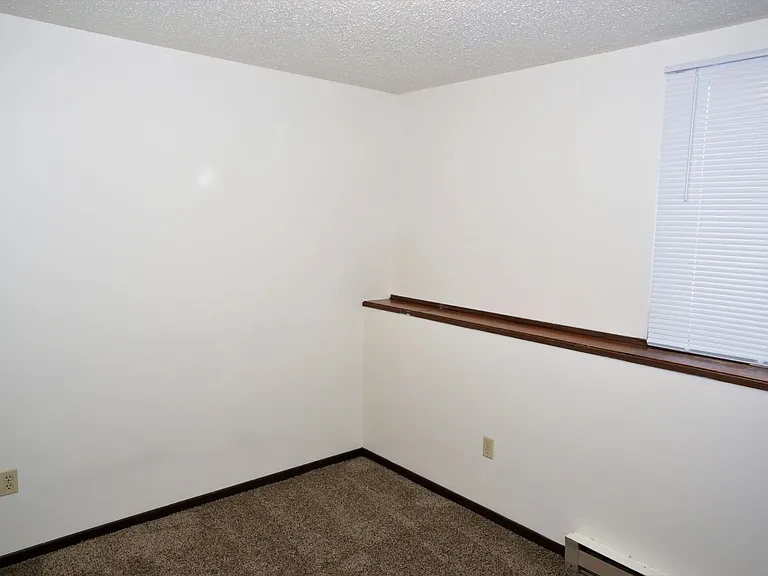 2400 S 17th St #2500 — Photo 8
