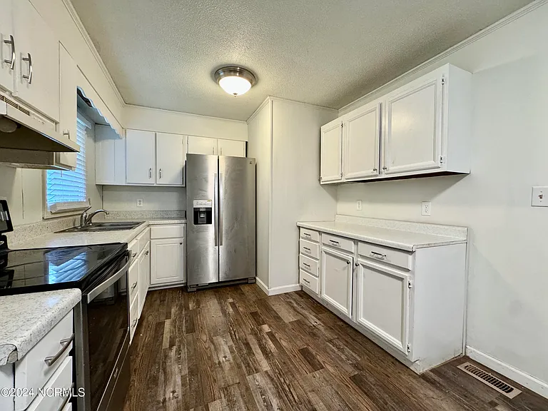 219 Stratford Rd — Photo 8