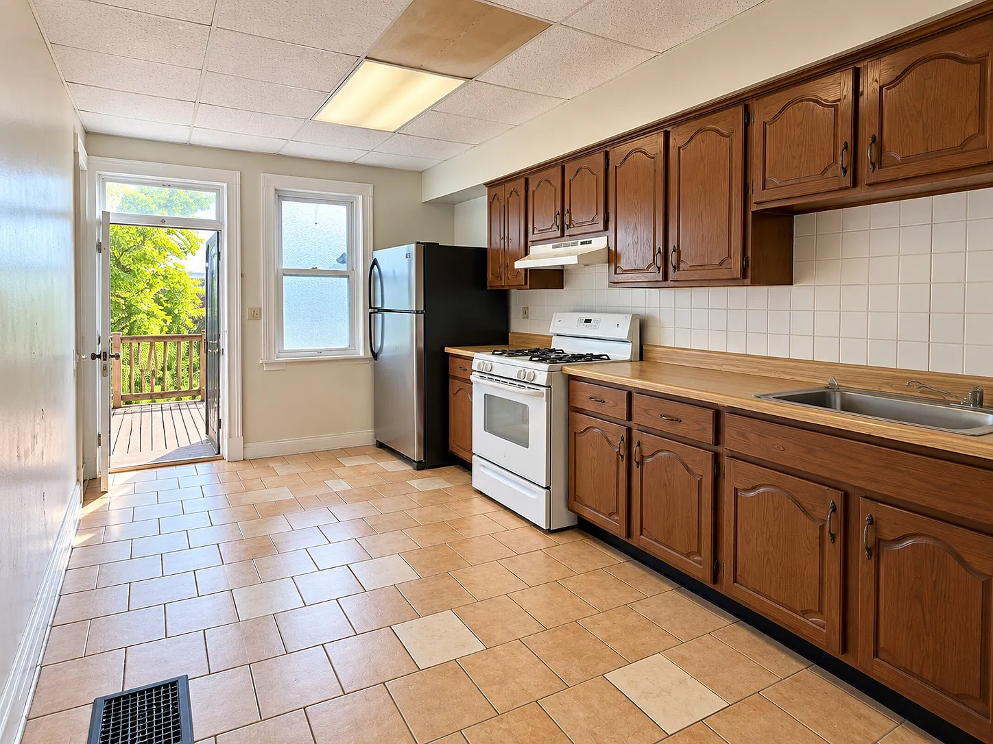 3 bed, 1125 sqft, $1,300 — Photo 2