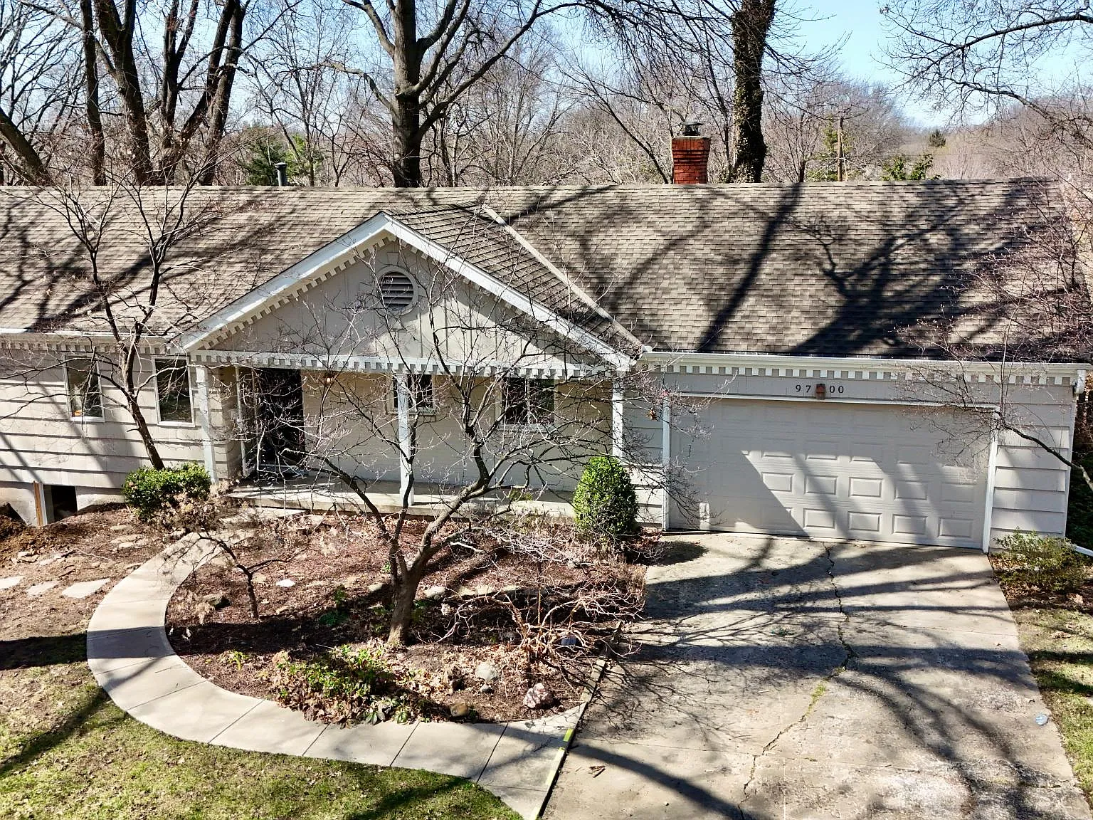 9700 Canterbury St — Photo 1