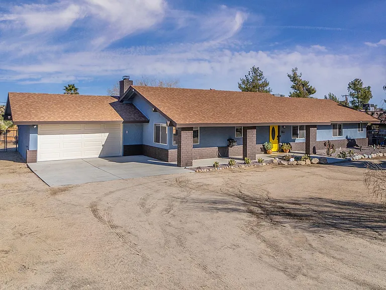 56760 Ivanhoe Dr — Photo 2