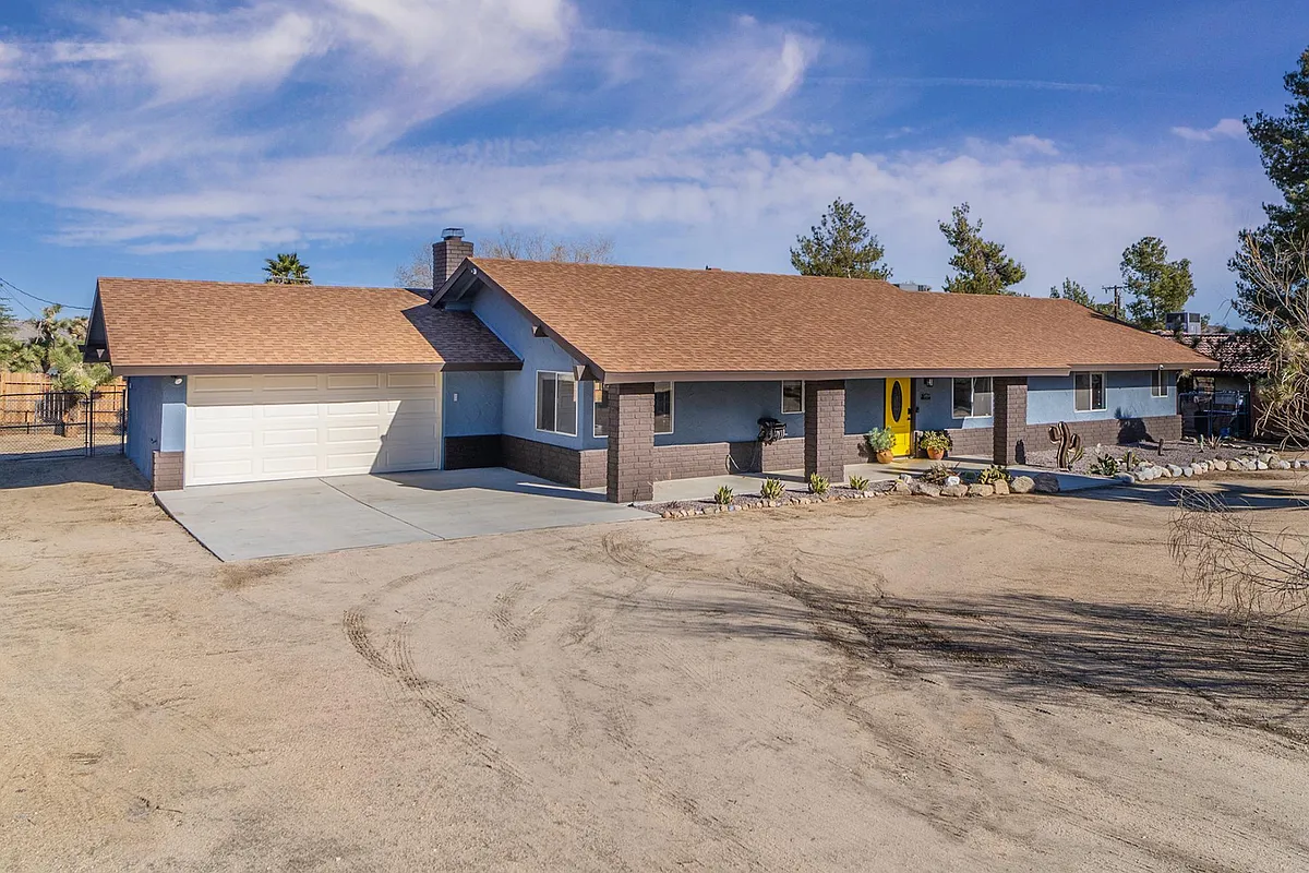 Building Photo - 56760 Ivanhoe Dr