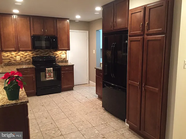 5205 Pumphrey Dr — Photo 6