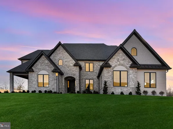 9 Sailfish Dr, Mechanicsburg, PA 17050