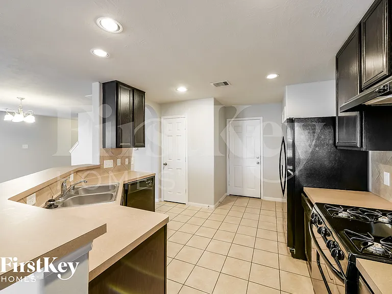2427 Gianna Way — Photo 6