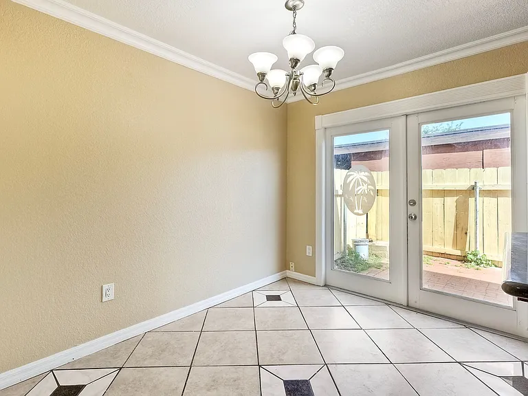 447 S Lincoln Ave — Photo 8