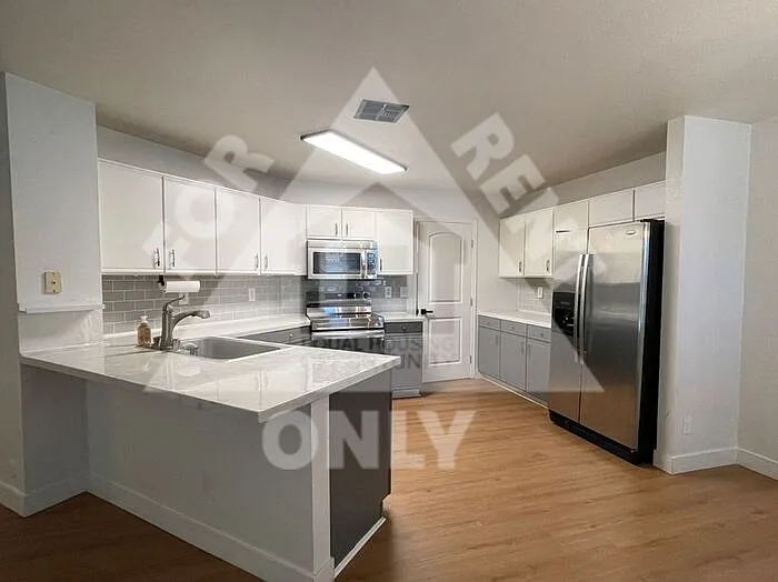 Building Photo - 1531 S Danielson Way