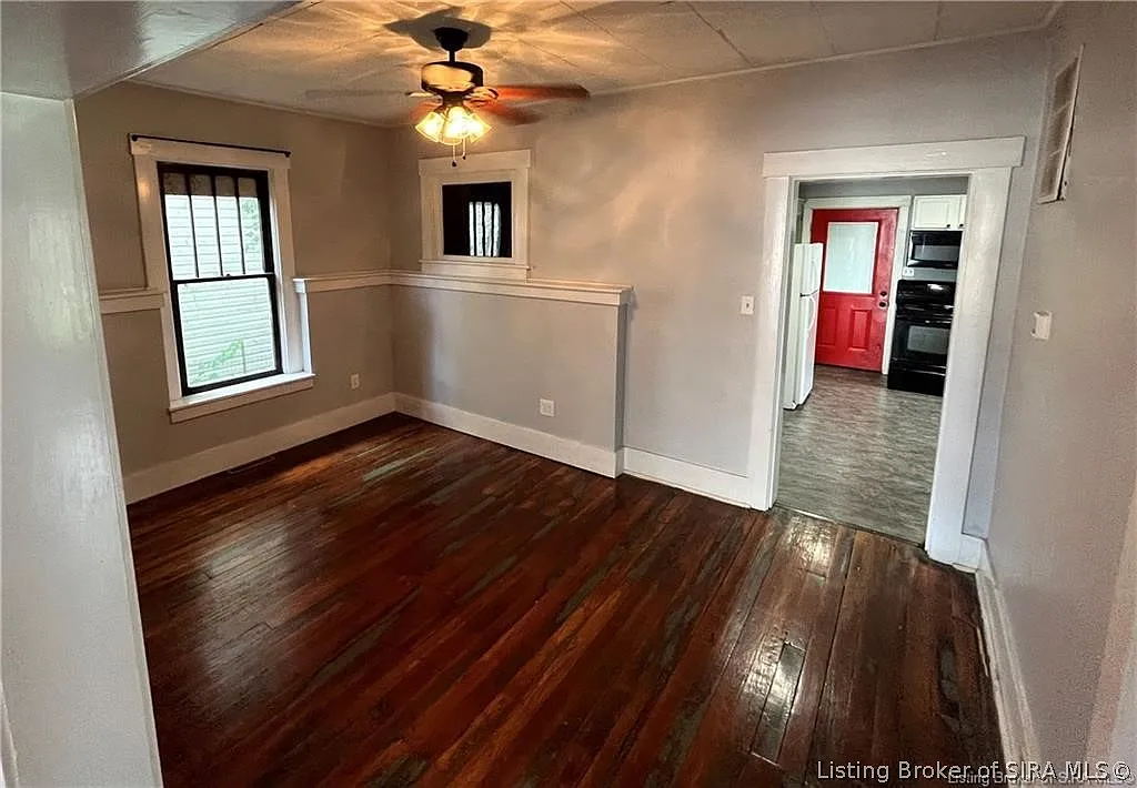 3 bed, 1.0 bath, 1344 sqft, $1,000 — Photo 3
