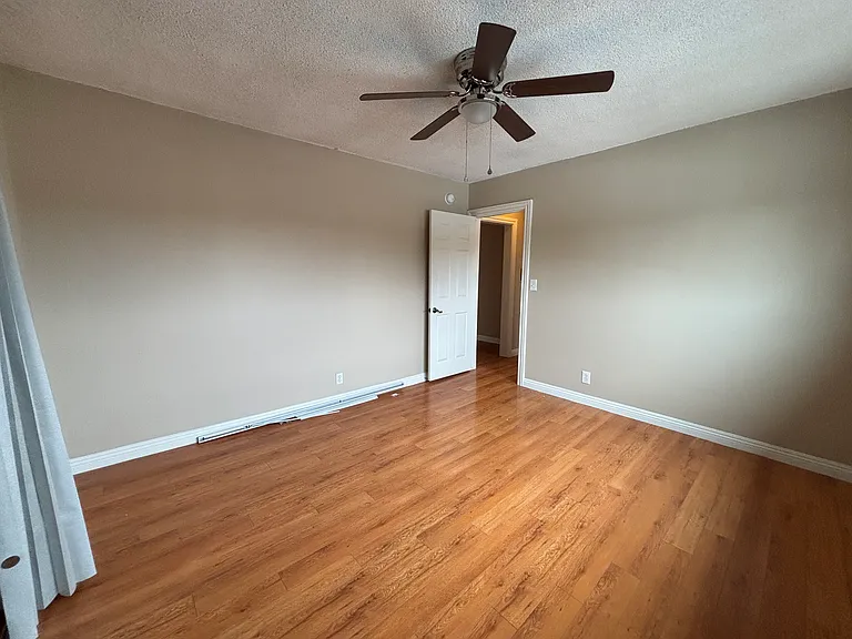 13545 Vanowen St #1 — Photo 9