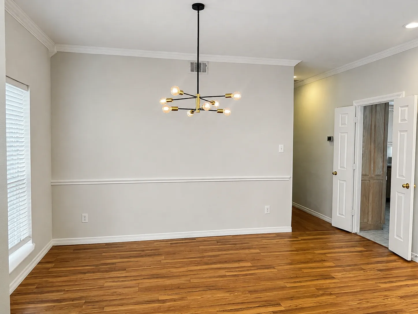 4 bed, 2586 sqft, $4,650 — Photo 3