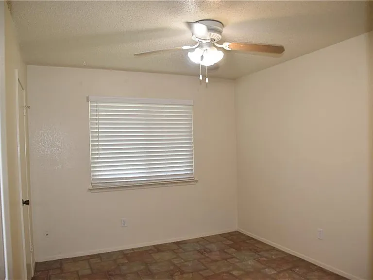 12210 Dundee Dr #B — Photo 6