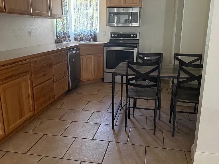 509 W Wagon Wheel Pr NW #A — Photo 8