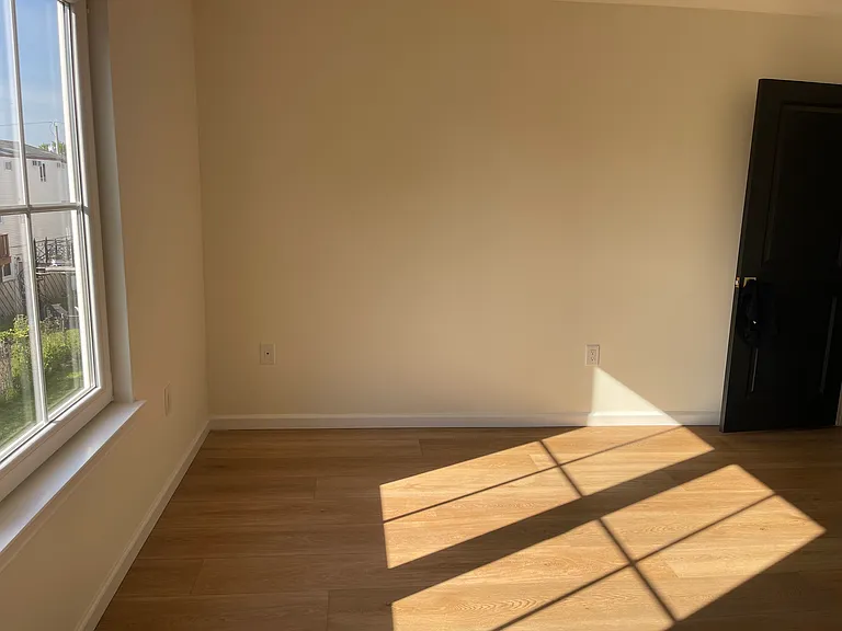 792 Olympia Blvd — Photo 12