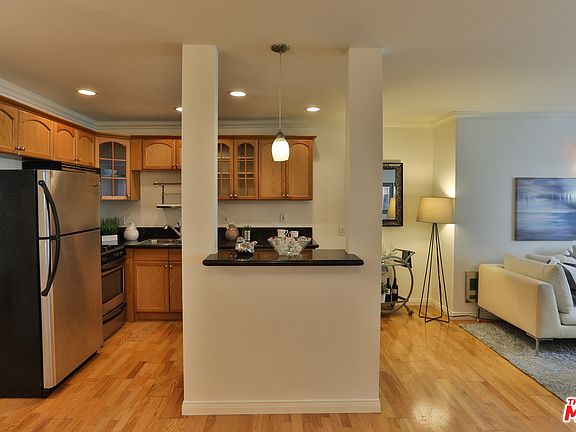 4th image of 938 Palm Ave APT 5