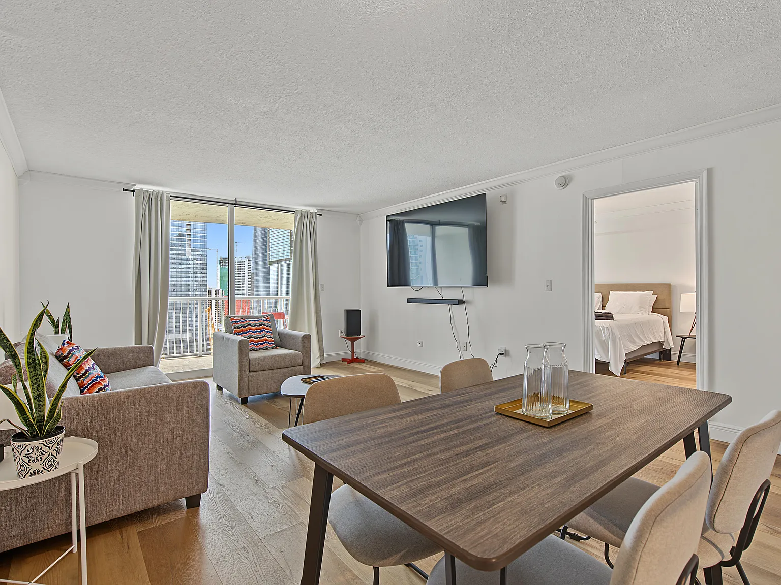 1 bed, 1.0 bath, 825 sqft, $3,500 — Photo 2