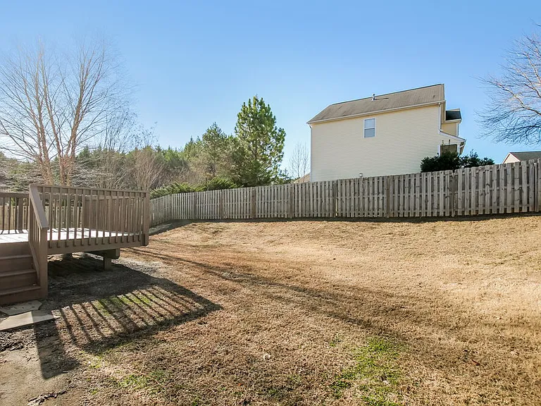 102 Clacton Ct — Photo 17