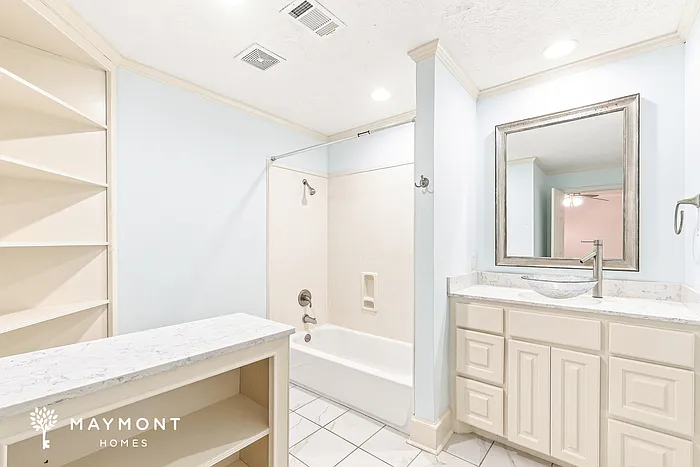 317 Wicklow Cv — Photo 14