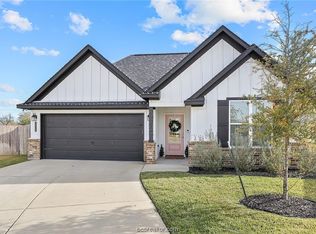 3401 Calmar Ct, Bryan, TX 77808