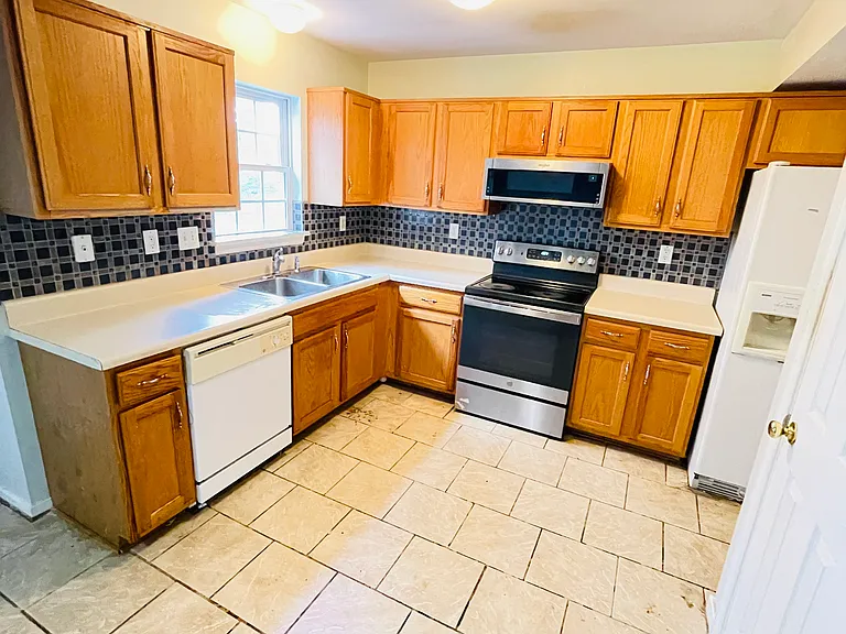 9724 Willow Glen Ln — Photo 25