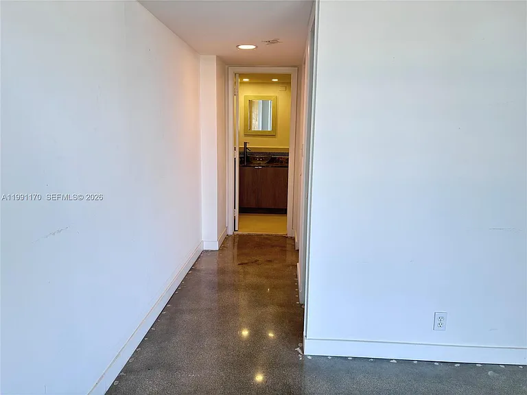 400 S Pointe Dr #408 — Photo 8