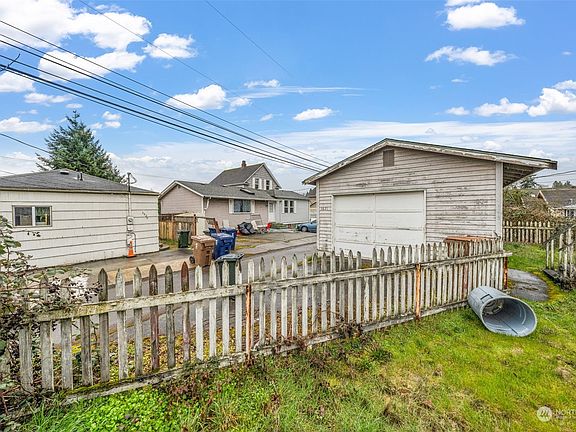 4th image of 3821 E G Street