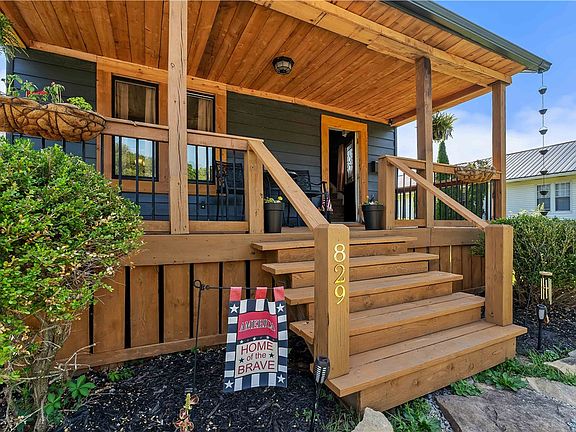 3rd image of 829 Oden St