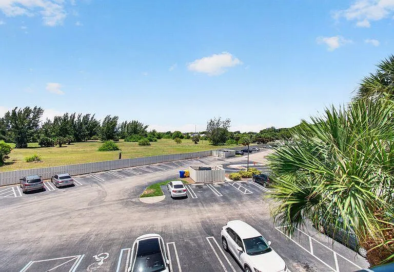 760 Executive Center Dr #32 — Photo 19