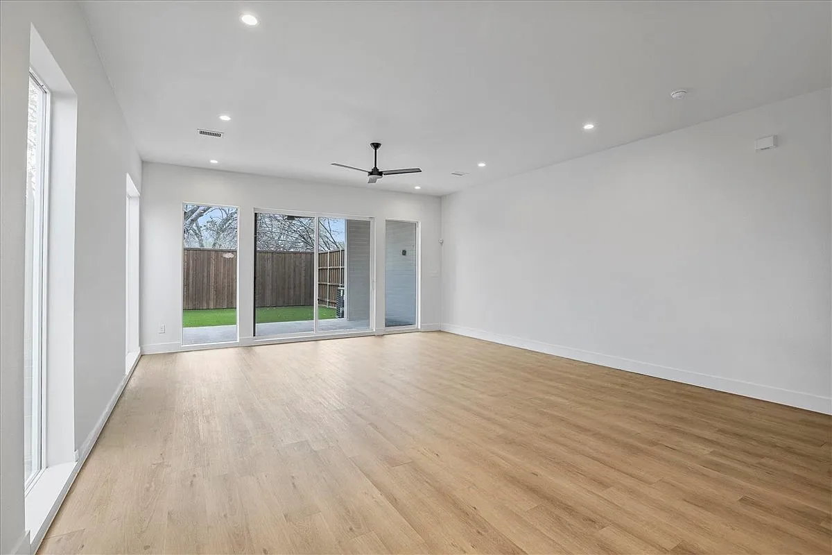 3 bed, 2.5 bath, 2129 sqft, $3,695 — Photo 2