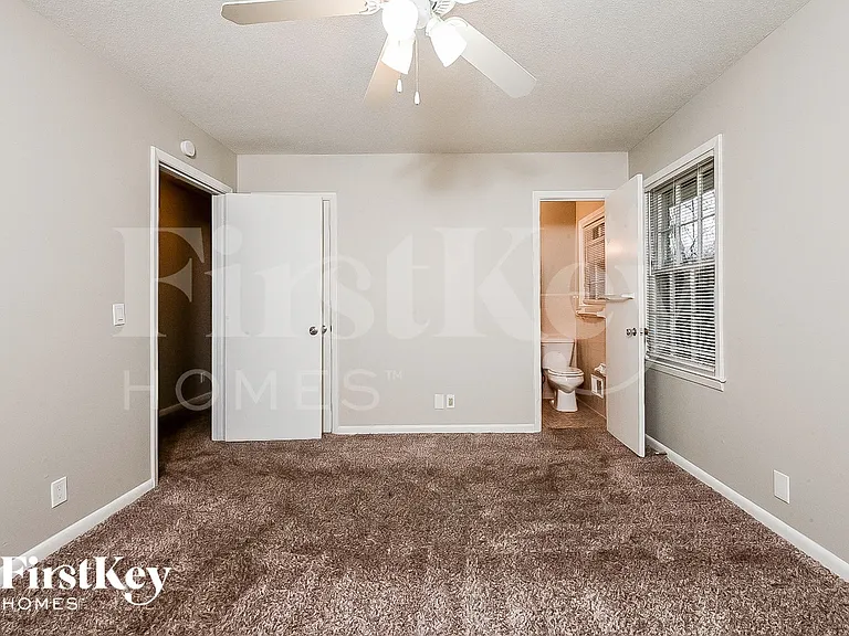 788 S Pine St NE — Photo 8